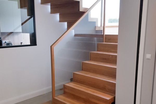 Schody dywanowe - Fachowy wykonawca schodów drewnianych