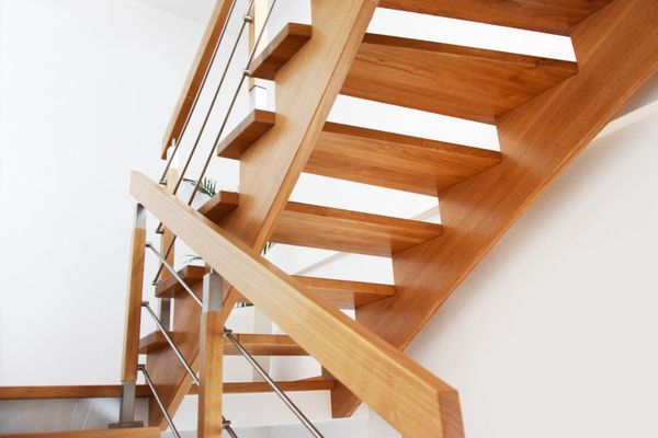 Schody na konstrukcji drewnianej - Fachowy wykonawca schodów
