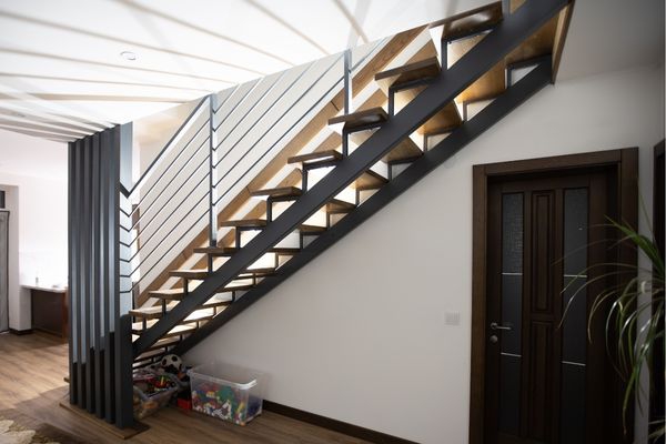 Schody na konstrukcji stalowej - Fachowy wykonawca schodów drewnianych
