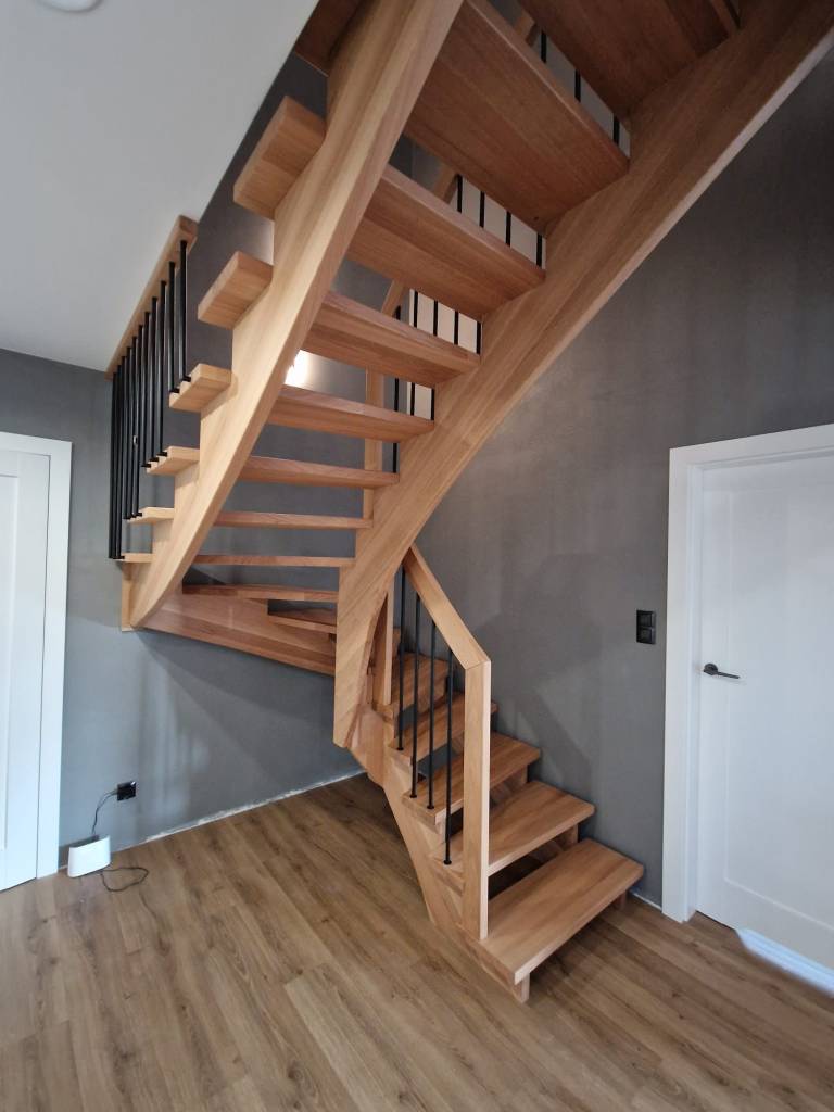 Schody na konstrukcji drewnianej