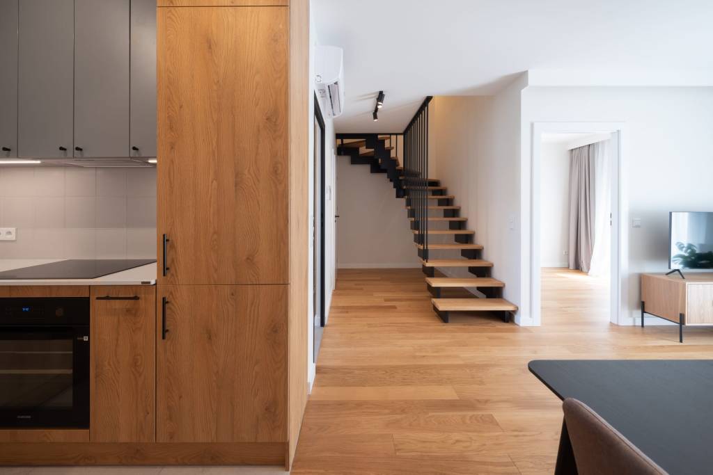 Schody na konstrukcji drewnianej